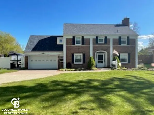 102 1st St, Yale, MI 48097