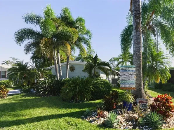 542 Charlemagne BLVD, NAPLES, FL 34112