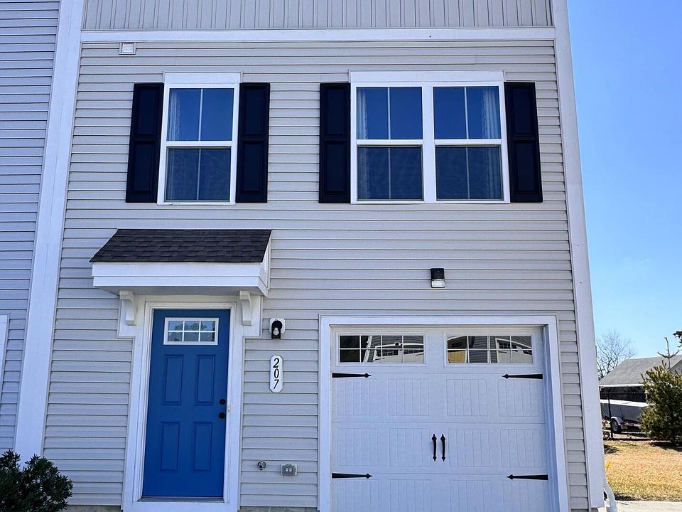 1st image of 207 Cyprus Ct #207