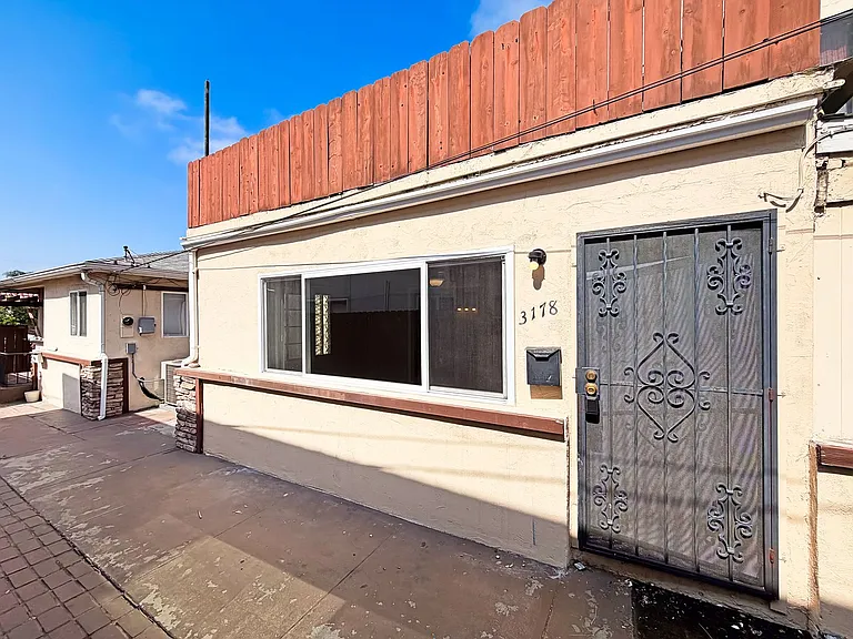 SD: Comfortable 3BD/1.5BA Apartment in Normal Heights with Reserved Parking — Photo 1
