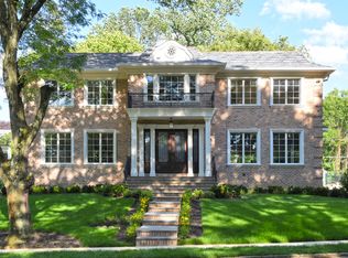 2 Linford Rd, Great Neck, NY 11021