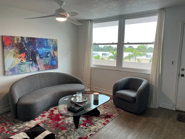 7401 Bay Island Dr S APT 329, South Pasadena, FL 33707