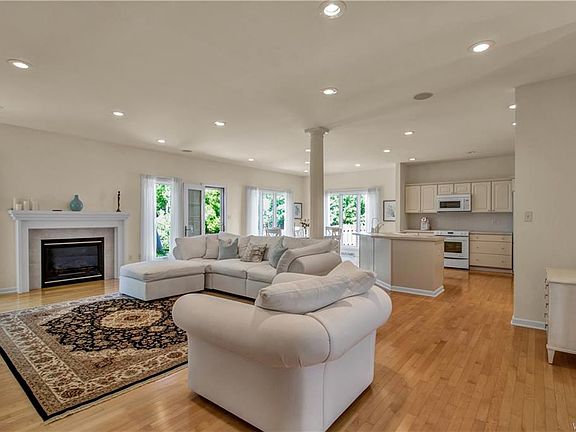 3rd image of 29 Brook Ln