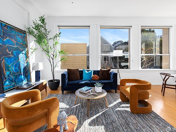 3rd image of 317 29th St APT 202