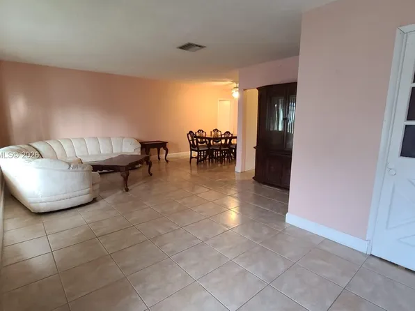 6808 NW 75th St, Tamarac, FL 33321