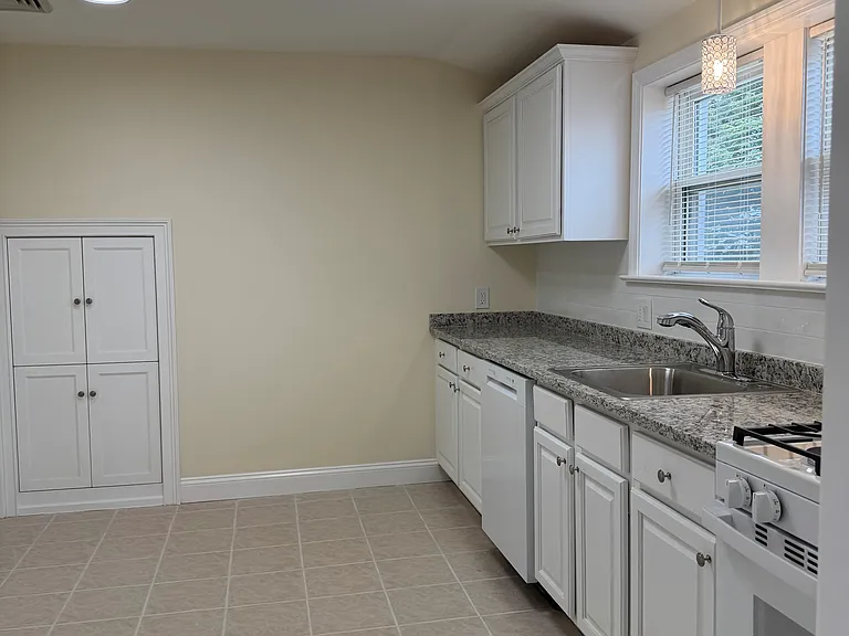 5 Woodbury Ave #3 — Photo 6