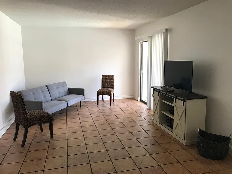 101 Old Ferry Rd #10C — Photo 22