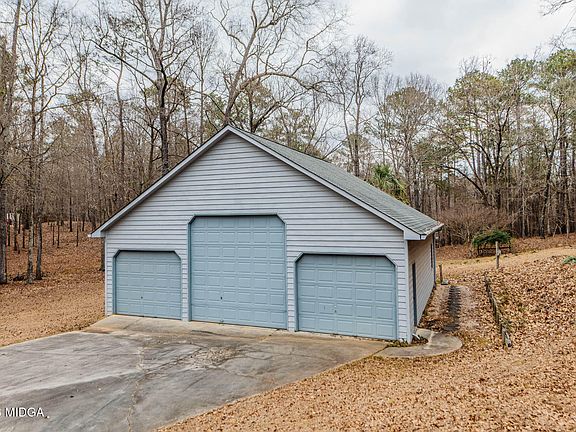 3rd image of 6137 Wesleyan Dr N