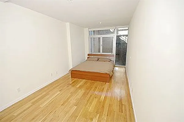 Rented by Veracity NYC LLC | media 31