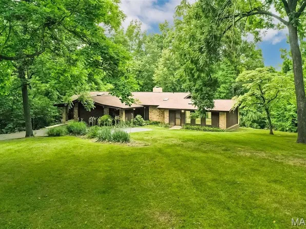 138 Greentrails Dr S, Chesterfield, MO 63017