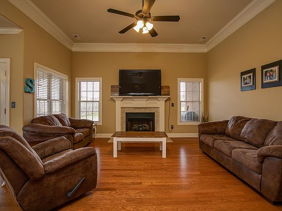 5th image of 127 Meadowridge Dr