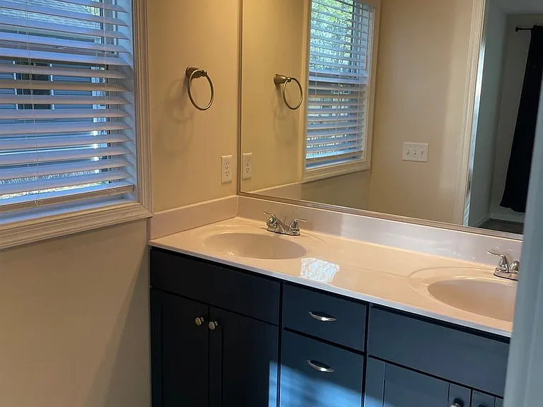 395 Shorewood Dr — Photo 16