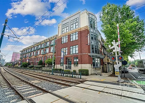 115 E Park Ave Photo 1