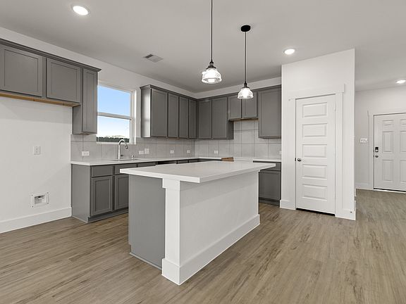 2811 Beebalm Flower Street