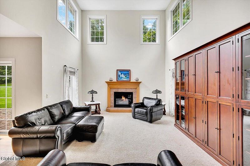 4th image of 2 Brookhaven Lane