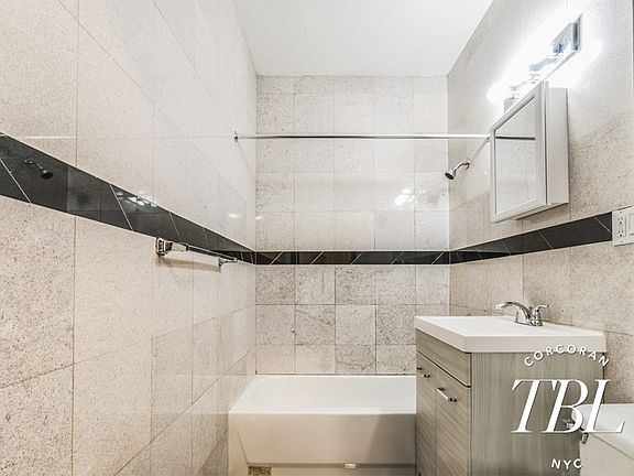 5th image of 1012 47th Ave APT 2