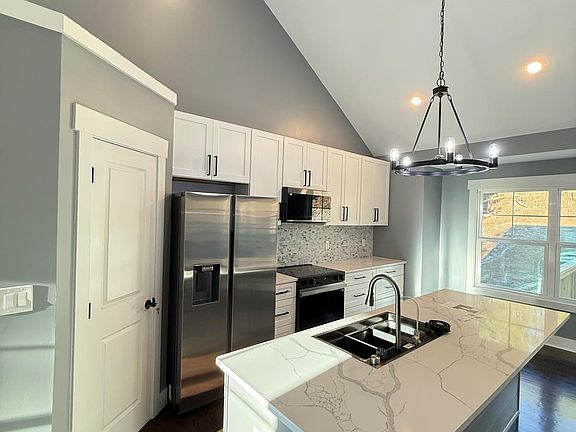 5th image of 49 Sweetgum St