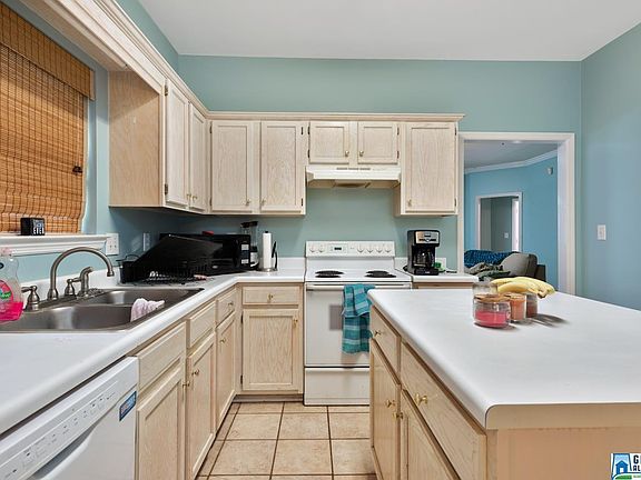 3rd image of 140 Timberleaf Cir