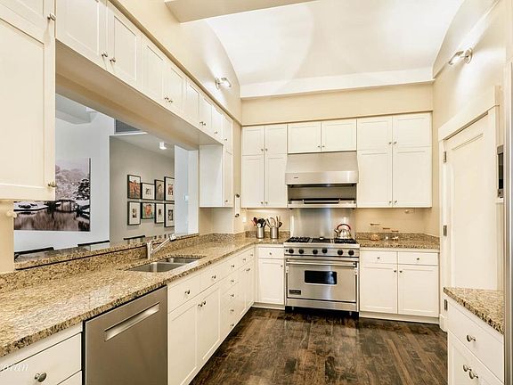 5th image of 27 N Moore St APT 5A