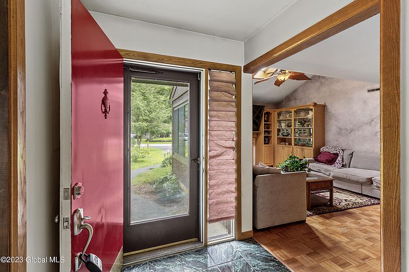 4th image of 35 Snowberry Road