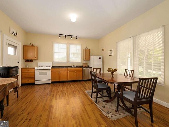 4th image of 357 Little Oak St
