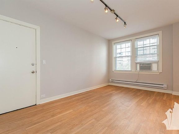 3rd image of 3815 N Greenview Ave #N2e
