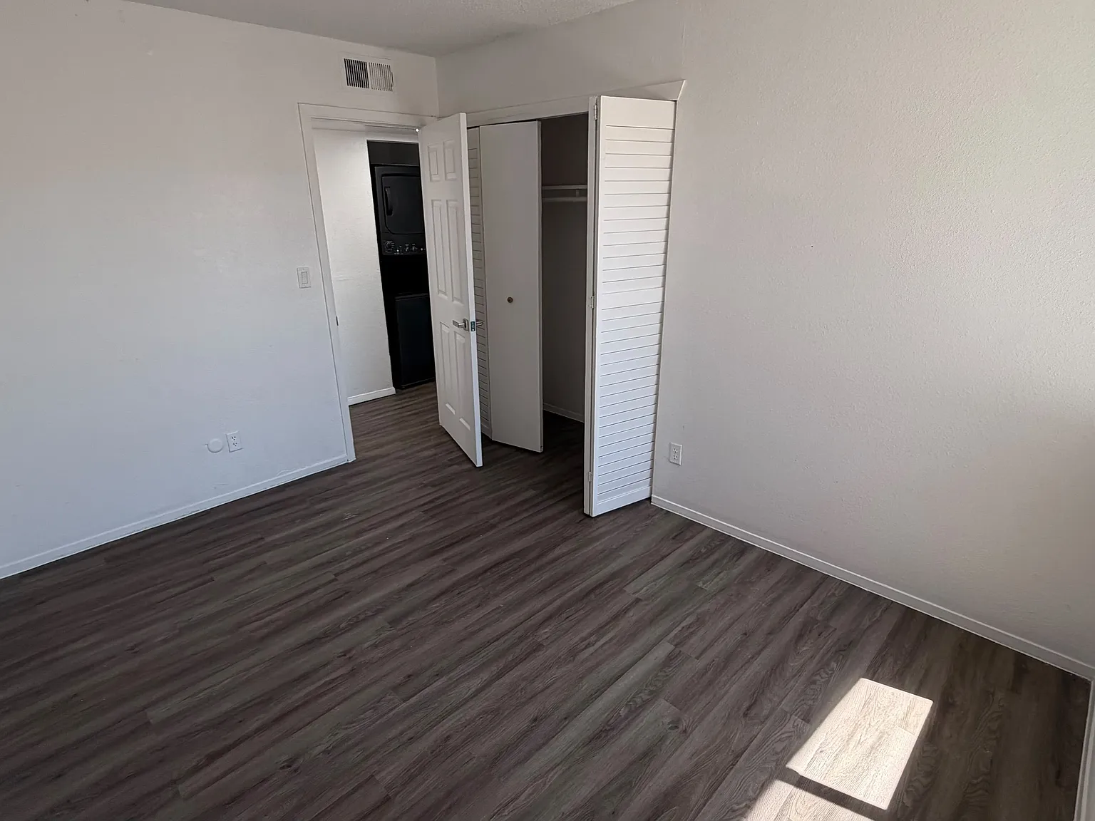 2 bed, 950 sqft, $1,200 — Photo 4