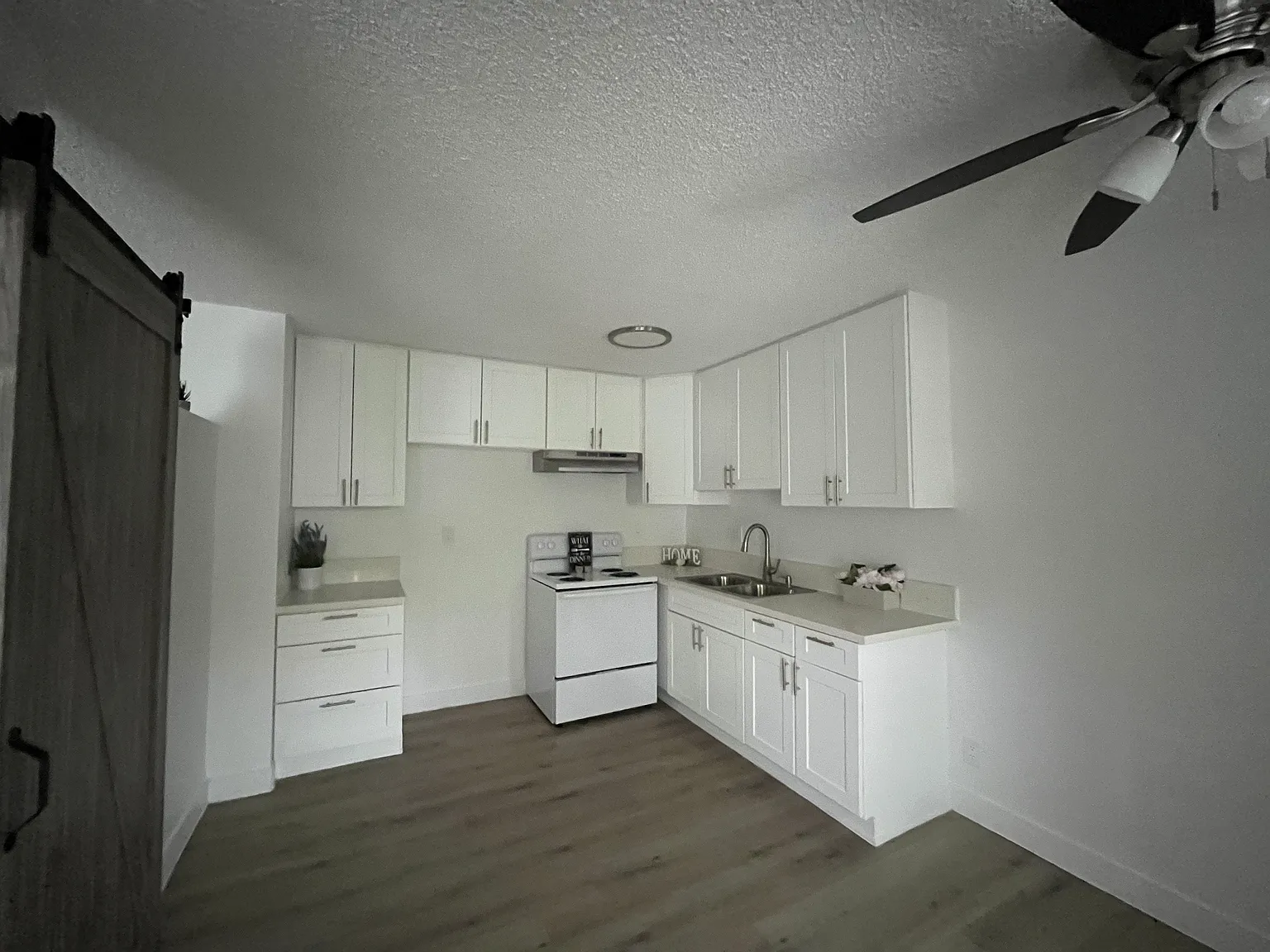 5548 Yarmouth JR 1 BR — Photo 2