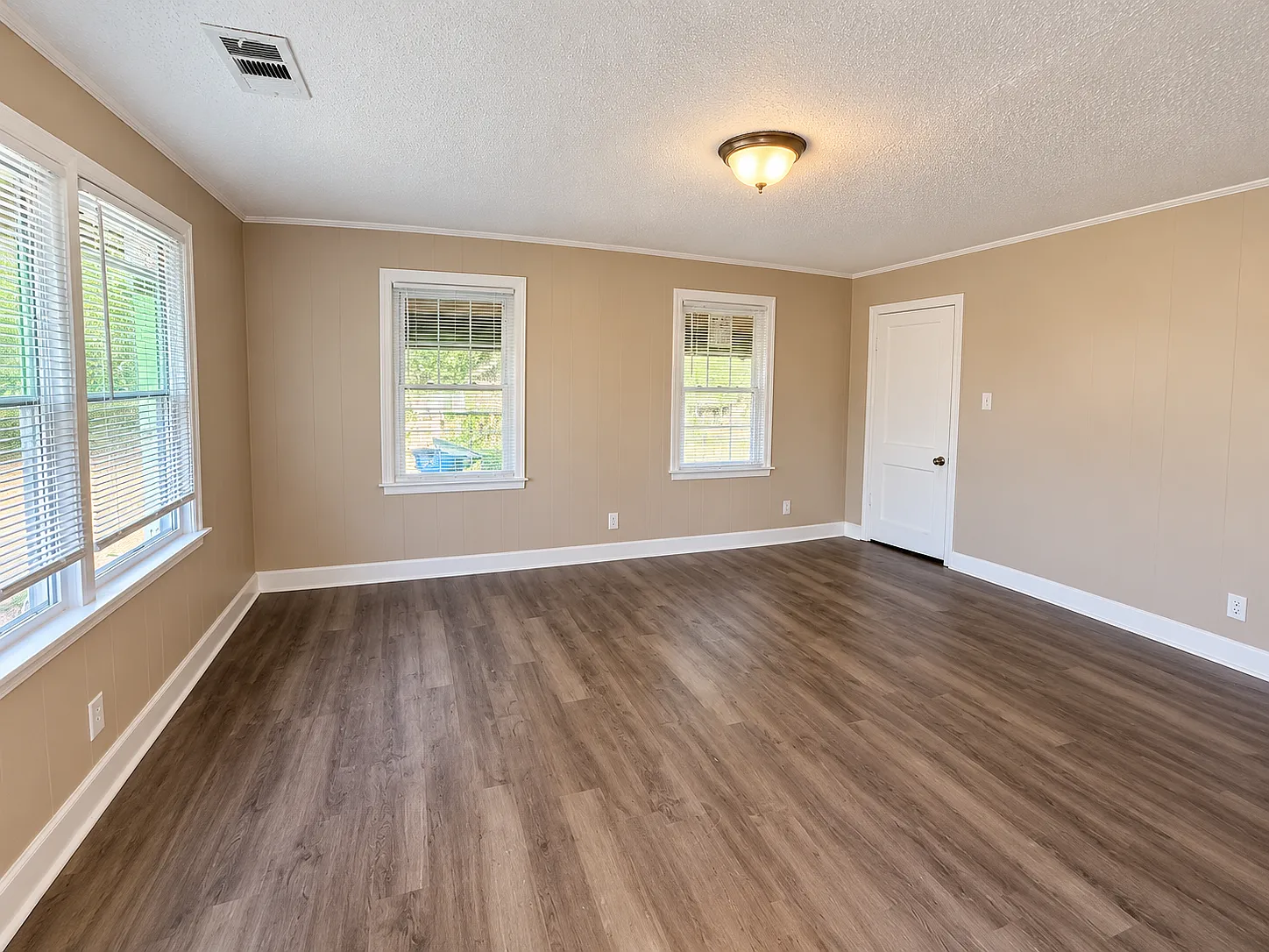 1 bed, 912 sqft, $995 — Photo 2