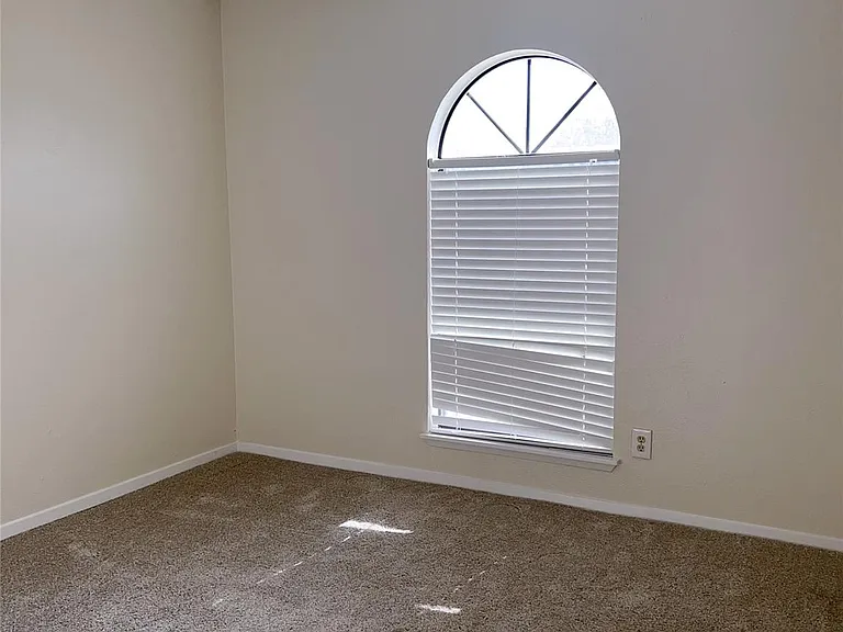 Unfurnished room with carpet floors
