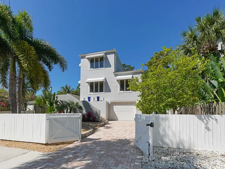 228 Van Buren Dr — Photo 2