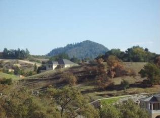 122 Moonlight Dr, Healdsburg, CA