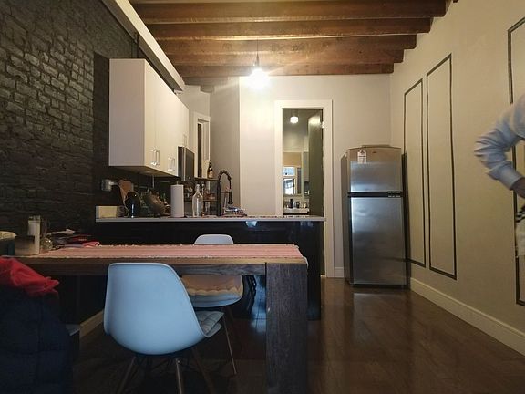 2nd image of 620 Park Pl #1C