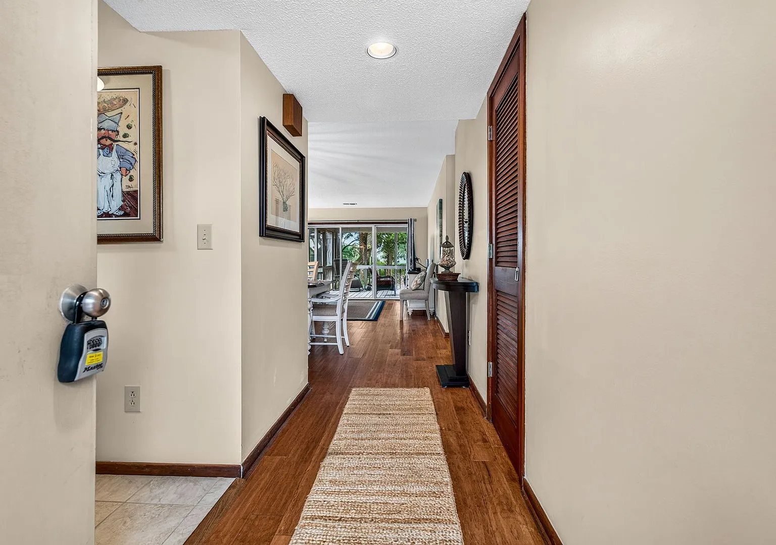Coastal Living Just Minutes from Kiawah and Seabrook — Photo 4