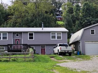 2131 New Hope Rd, Elkview, WV 25071