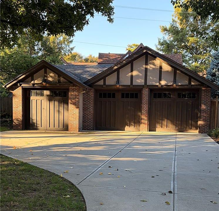 2nd image of 6106 Summit St