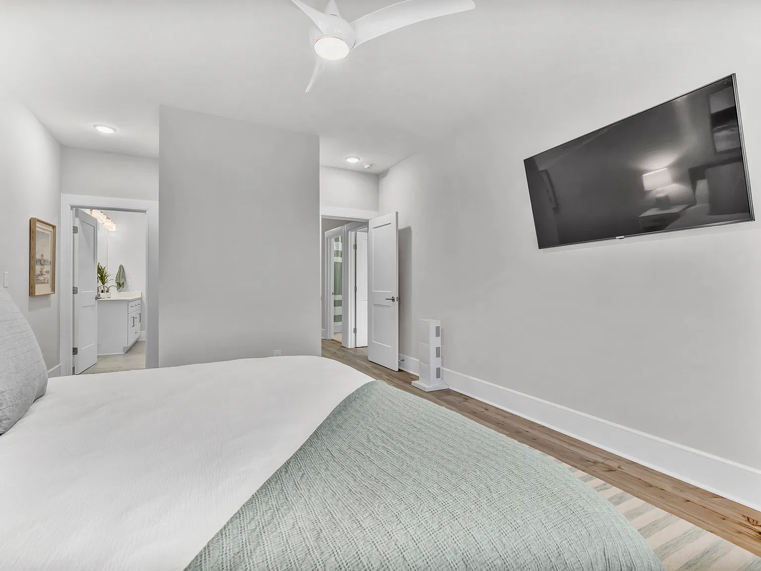 5 bed, 2528 sqft, $4,200 — Photo 4