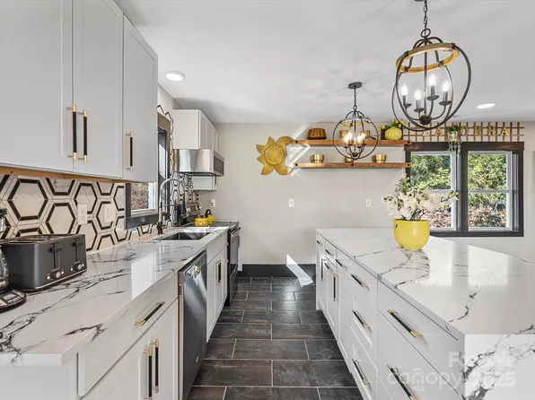 2701 Old N Sharon Amity Rd, Charlotte, NC 28205