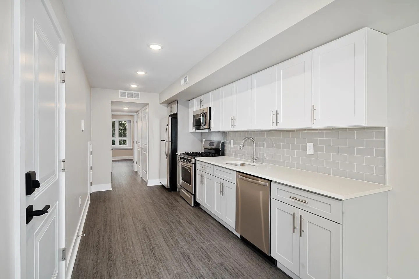2 bed, 1100 sqft, $2,695 — Photo 4
