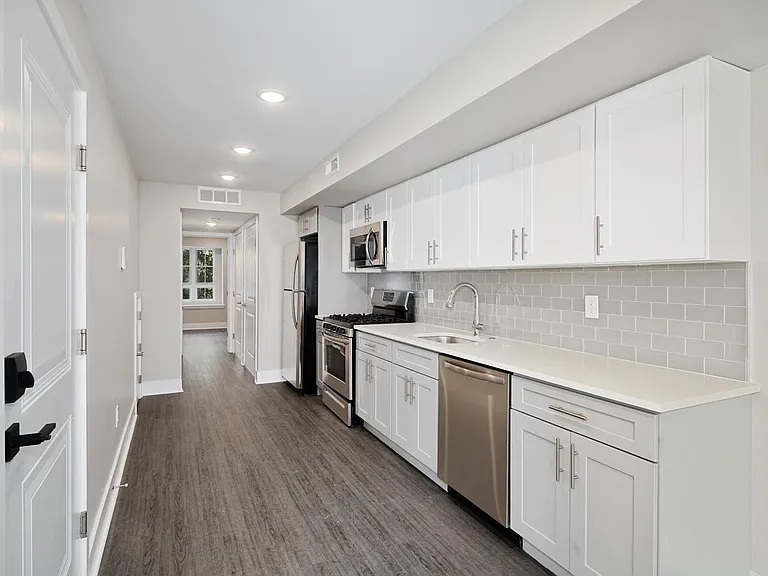 636 Christian St #B — Photo 5