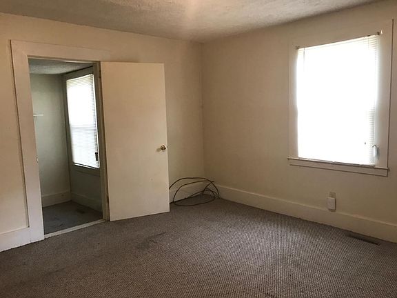 3rd image of 423 East Ave