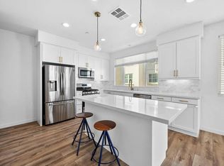 322 Ford Rd, Costa Mesa, CA 92627