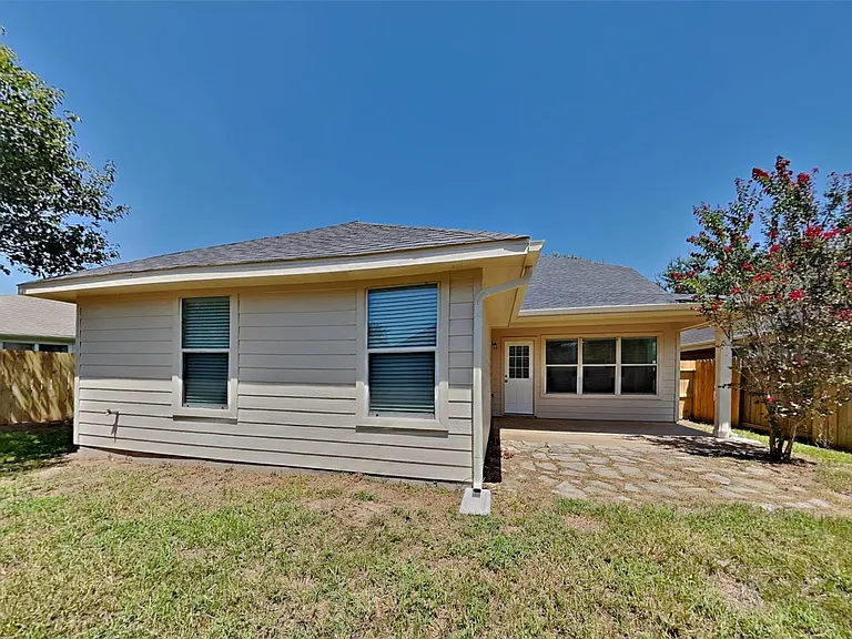 3431 Rainmill Dr — Photo 18