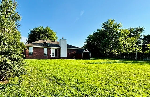 415 Linda Ln — Photo 6