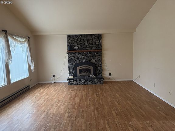 3rd image of 870 12th St SW