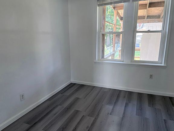 5th image of 17 Walnut St