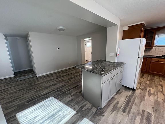 4th image of 464 Manning St