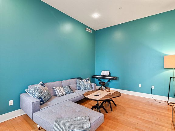 4th image of 4 Beacon Way #224