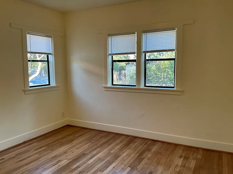504 W Aliso St — Photo 8