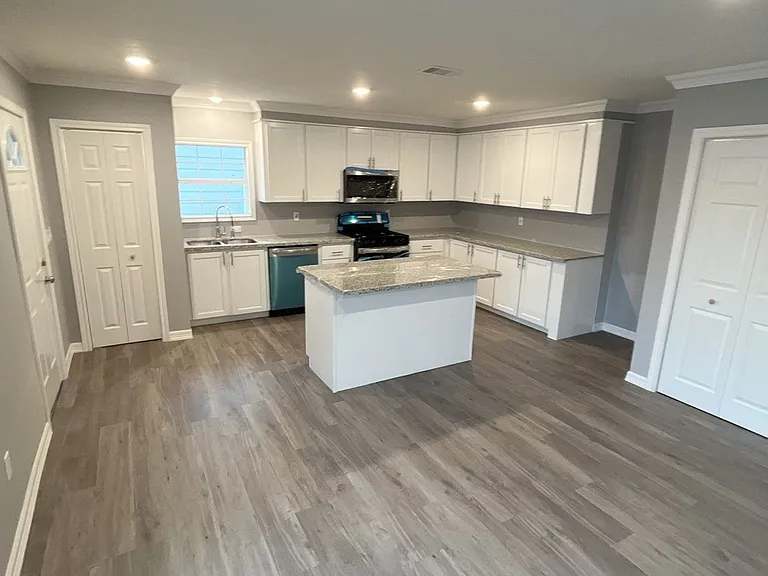 4620 Nichols St — Photo 4